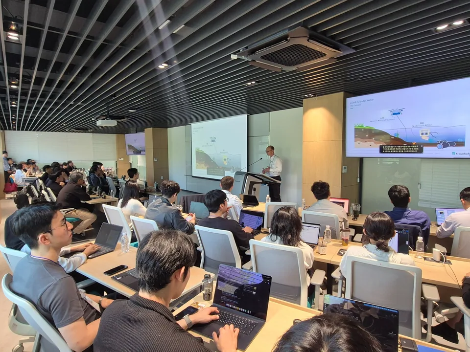 Presentations at the seminar on 3D measurement and AI-driven digital twins · Photo 10