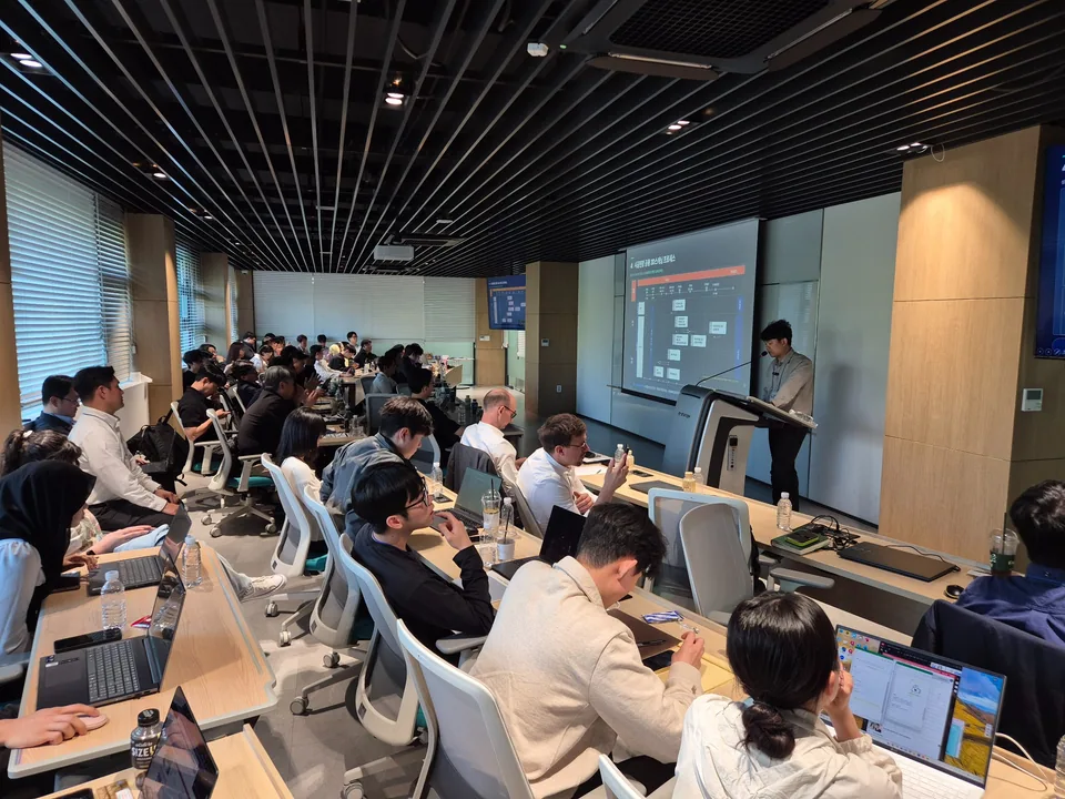 Presentations at the seminar on 3D measurement and AI-driven digital twins · Photo 6