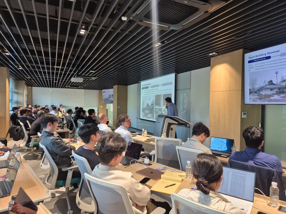 Presentations at the seminar on 3D measurement and AI-driven digital twins · Photo 4