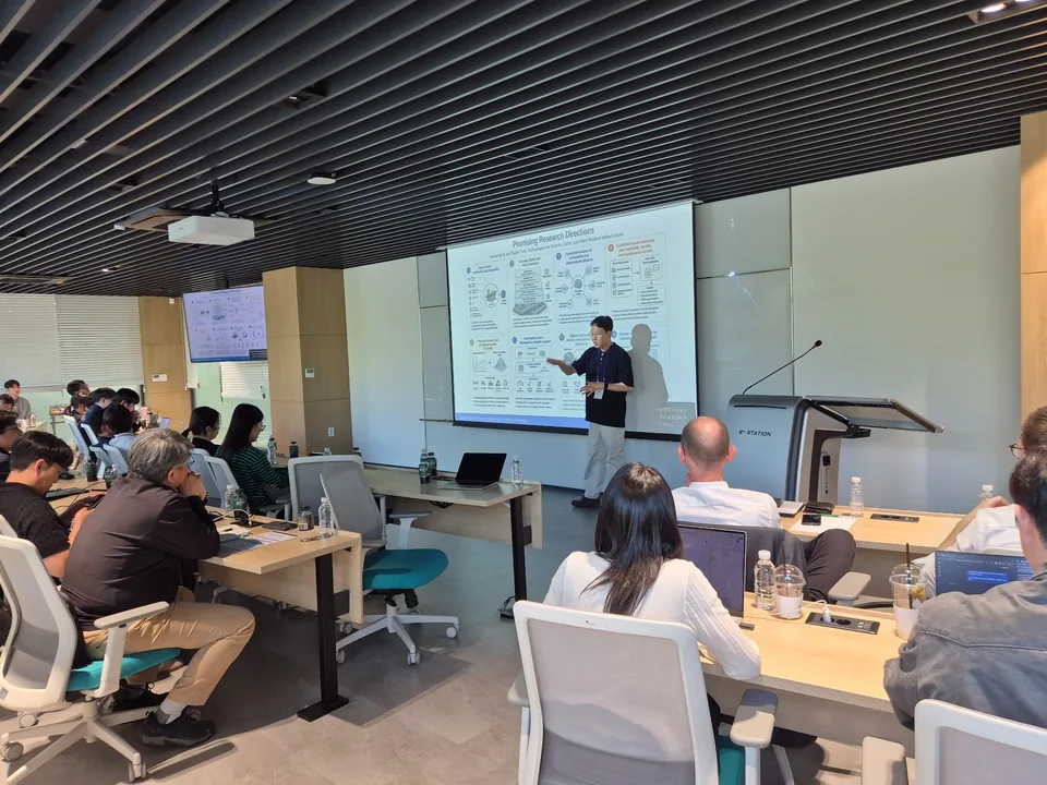 Presentations at the seminar on 3D measurement and AI-driven digital twins · Photo 8