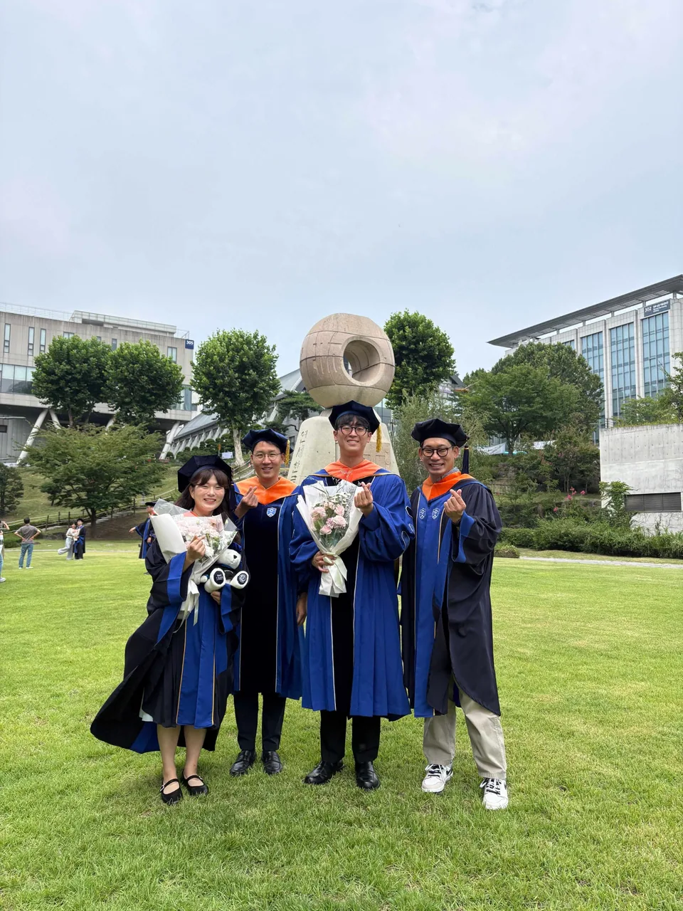 Congratulations to Taegeon Kim (Ph.D.), Younga Shin (M.S.), and Junhee Park (M.S.) on their graduation! Wishing them continued growth and success as they begin their next chapter.